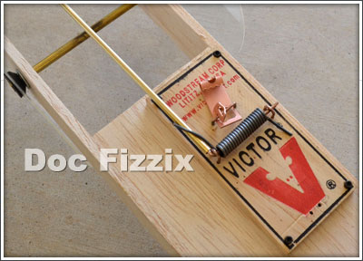 https://www.docfizzix.com/topics/construction-tips/Mouse-Trap-Cars/img/attaching-mousetrap-m1.jpg